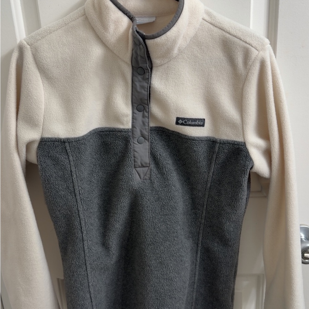 Columbia Two-Tone Fleece Jacket in Cream and Gray